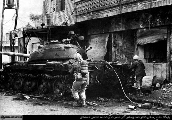 نقش آیت‌الله خامنه‌ای در پیروزی آزادسازی سوسنگرد+ تصویر دستخط رهبر انقلاب به شهید چمران