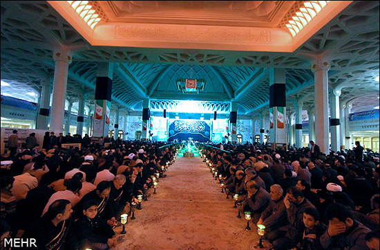 گزارش تصویری / مراسم شمع گردانی خادمان حرم حضرت معصومه (سلام الله علیها)