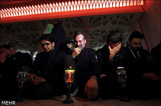 گزارش تصویری / مراسم شمع گردانی خادمان حرم حضرت معصومه (سلام الله علیها)