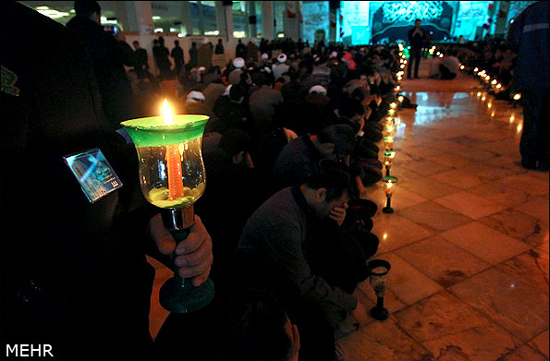 گزارش تصویری / مراسم شمع گردانی خادمان حرم حضرت معصومه (سلام الله علیها)