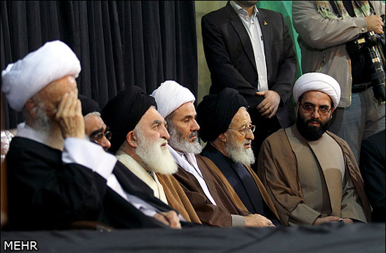 گزارش تصویری / مراسم شمع گردانی خادمان حرم حضرت معصومه (سلام الله علیها)