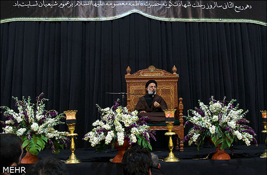 گزارش تصویری / مراسم شمع گردانی خادمان حرم حضرت معصومه (سلام الله علیها)