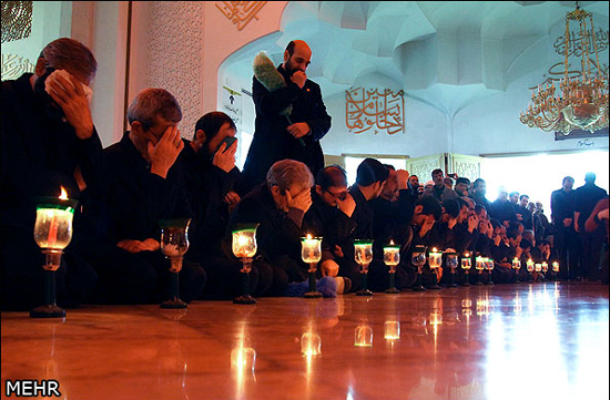 گزارش تصویری / مراسم شمع گردانی خادمان حرم حضرت معصومه (سلام الله علیها)