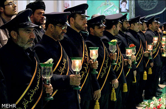 گزارش تصویری / مراسم شمع گردانی خادمان حرم حضرت معصومه (سلام الله علیها)