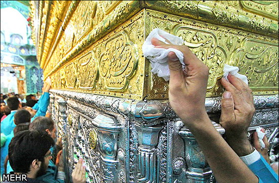 گزارش تصویری آئین غبار روبی ضریح حرم مطهر حضرت فاطمه معصومه (سلام الله علیها) گزارش تصویری / غبار روبی ضریح مطهر حضرت معصومه (سلام الله علیها)