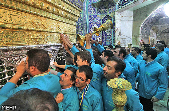 گزارش تصویری آئین غبار روبی ضریح حرم مطهر حضرت فاطمه معصومه (سلام الله علیها) گزارش تصویری / غبار روبی ضریح مطهر حضرت معصومه (سلام الله علیها)