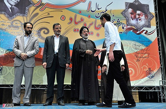 گزارش تصویری همایش پنجاه و یکمین سال جایزه بنیاد البرز گزارش تصویری / همایش پنجاه و یکمین سال جایزه بنیاد البرز