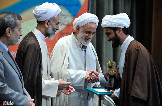 گزارش تصویری همایش پنجاه و یکمین سال جایزه بنیاد البرز گزارش تصویری / همایش پنجاه و یکمین سال جایزه بنیاد البرز