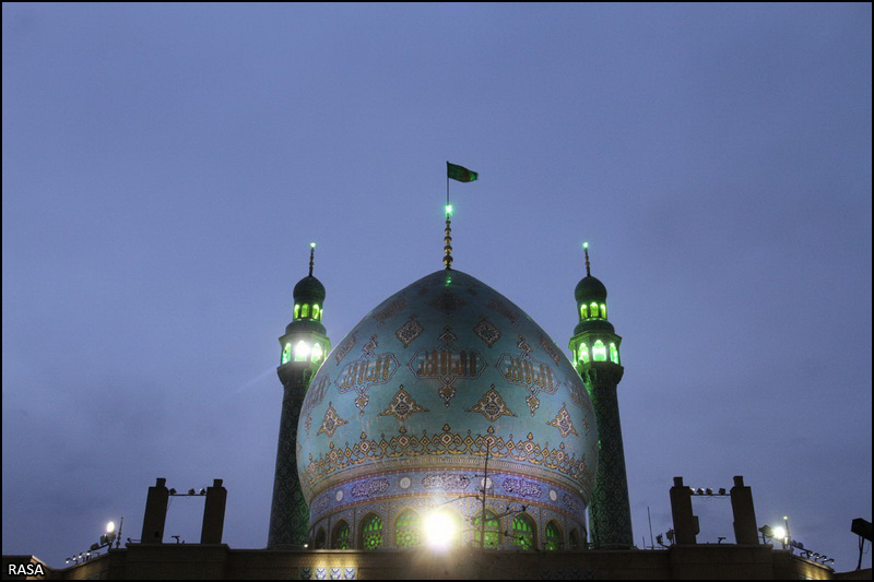 گزارش تصویری / مسجد جمکران در آغازین روز امامت ولی عصر (عج الله تعالی الفرجه الشریف) گزارش تصویری / مسجد جمکران در آغازین روز امامت ولی عصر(عج الله تعالی الفرجه الشریف) / مسجد مقدس جمکران همزمان با شهادت امام حسن عسکری (علیه السلام) و آغاز امامت حضرت حجت ابن الحسن(عج الله تعالی الفرجه الشریف) با موضوع وحدت در پرتو بیعت پذیرای عاشقان آنخضرت بود.