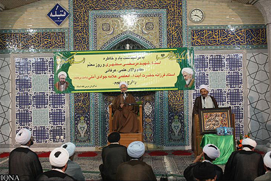 گزارش تصویری / تجلیل از مقام آیت الله العظمی جوادی آملی به مناسبت روز معلم انجام شد : گزارش تصویری / تجلیل از مقام آیت الله العظمی جوادی آملی / تعدادی از شاگردان درس خارج آیتالله العظمی جوادی آملی طی مراسمی در مدرسه فیضیه قم از مجاهدتهای علمی و عرفانی این استاد برجسته حوزه و مفسر بزرگ قرآن کریم قدردانی کردند.