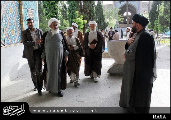 گزارش تصویری / درس خارج فقه آیت الله مظاهری در مدرسه صدر بازار اصفهان / درس خارج فقه آیت الله العظمی شیخ حسین مظاهری رئیس حوزه علمیه اصفهان در مدرسه صدر بازار اصفهان هر روز با حضور طلاب و روحانیون برگزار میگردد. 