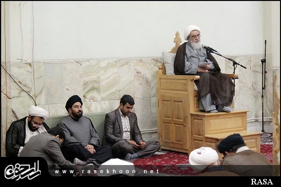 گزارش تصویری / درس خارج فقه آیت الله مظاهری در مدرسه صدر بازار اصفهان / درس خارج فقه آیت الله العظمی شیخ حسین مظاهری رئیس حوزه علمیه اصفهان در مدرسه صدر بازار اصفهان هر روز با حضور طلاب و روحانیون برگزار میگردد. 