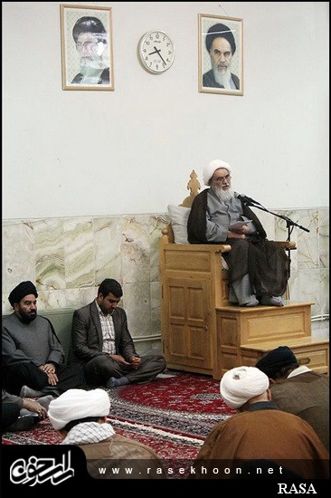 گزارش تصویری / درس خارج فقه آیت الله مظاهری در مدرسه صدر بازار اصفهان / درس خارج فقه آیت الله العظمی شیخ حسین مظاهری رئیس حوزه علمیه اصفهان در مدرسه صدر بازار اصفهان هر روز با حضور طلاب و روحانیون برگزار میگردد. 