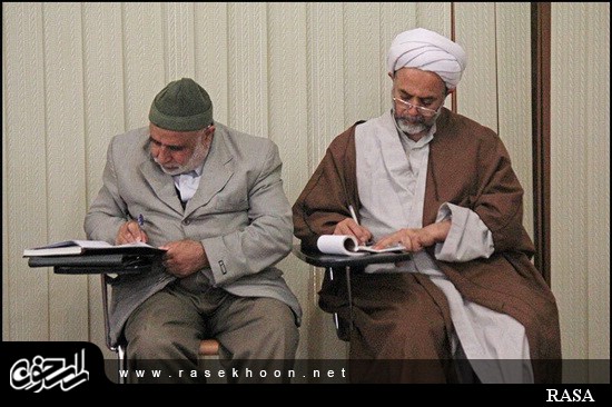 گزارش تصویری / درس خارج فقه آیت الله مظاهری در مدرسه صدر بازار اصفهان / درس خارج فقه آیت الله العظمی شیخ حسین مظاهری رئیس حوزه علمیه اصفهان در مدرسه صدر بازار اصفهان هر روز با حضور طلاب و روحانیون برگزار میگردد. 