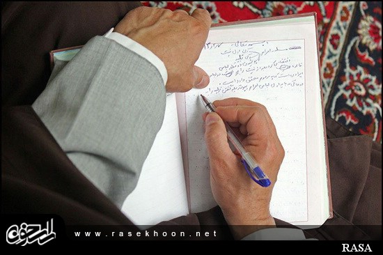 گزارش تصویری / درس خارج فقه آیت الله مظاهری در مدرسه صدر بازار اصفهان / درس خارج فقه آیت الله العظمی شیخ حسین مظاهری رئیس حوزه علمیه اصفهان در مدرسه صدر بازار اصفهان هر روز با حضور طلاب و روحانیون برگزار میگردد. 