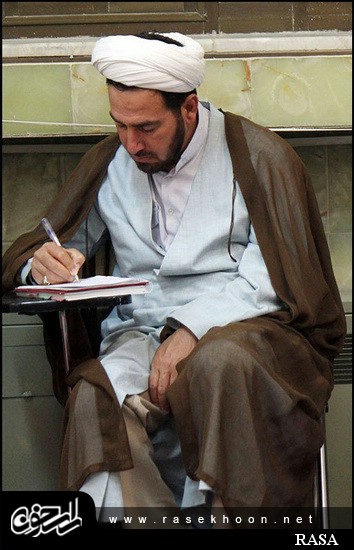 گزارش تصویری / درس خارج فقه آیت الله مظاهری در مدرسه صدر بازار اصفهان / درس خارج فقه آیت الله العظمی شیخ حسین مظاهری رئیس حوزه علمیه اصفهان در مدرسه صدر بازار اصفهان هر روز با حضور طلاب و روحانیون برگزار میگردد. 