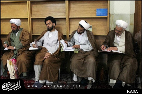 گزارش تصویری / درس خارج فقه آیت الله مظاهری در مدرسه صدر بازار اصفهان / درس خارج فقه آیت الله العظمی شیخ حسین مظاهری رئیس حوزه علمیه اصفهان در مدرسه صدر بازار اصفهان هر روز با حضور طلاب و روحانیون برگزار میگردد. 