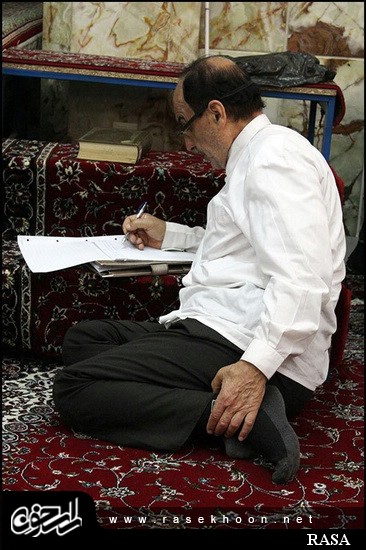 گزارش تصویری / درس خارج فقه آیت الله مظاهری در مدرسه صدر بازار اصفهان / درس خارج فقه آیت الله العظمی شیخ حسین مظاهری رئیس حوزه علمیه اصفهان در مدرسه صدر بازار اصفهان هر روز با حضور طلاب و روحانیون برگزار میگردد. 