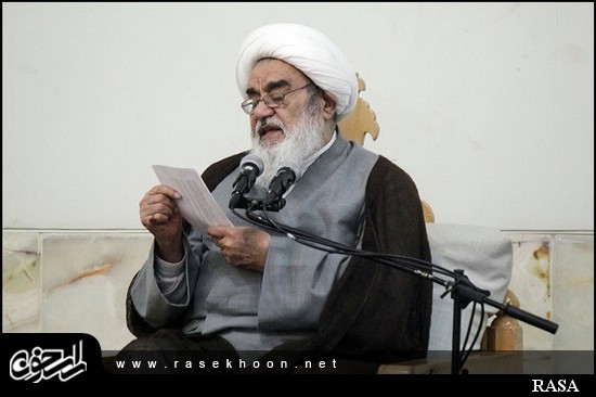 گزارش تصویری / درس خارج فقه آیت الله مظاهری در مدرسه صدر بازار اصفهان / درس خارج فقه آیت الله العظمی شیخ حسین مظاهری رئیس حوزه علمیه اصفهان در مدرسه صدر بازار اصفهان هر روز با حضور طلاب و روحانیون برگزار میگردد. 