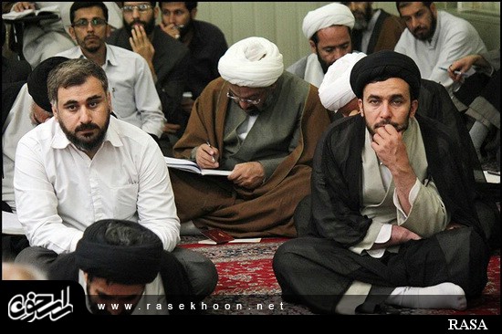 گزارش تصویری / درس خارج فقه آیت الله مظاهری در مدرسه صدر بازار اصفهان / درس خارج فقه آیت الله العظمی شیخ حسین مظاهری رئیس حوزه علمیه اصفهان در مدرسه صدر بازار اصفهان هر روز با حضور طلاب و روحانیون برگزار میگردد. 