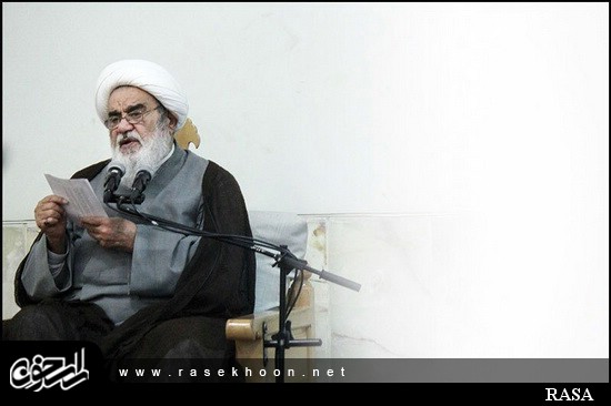 گزارش تصویری / درس خارج فقه آیت الله مظاهری در مدرسه صدر بازار اصفهان / درس خارج فقه آیت الله العظمی شیخ حسین مظاهری رئیس حوزه علمیه اصفهان در مدرسه صدر بازار اصفهان هر روز با حضور طلاب و روحانیون برگزار میگردد. 