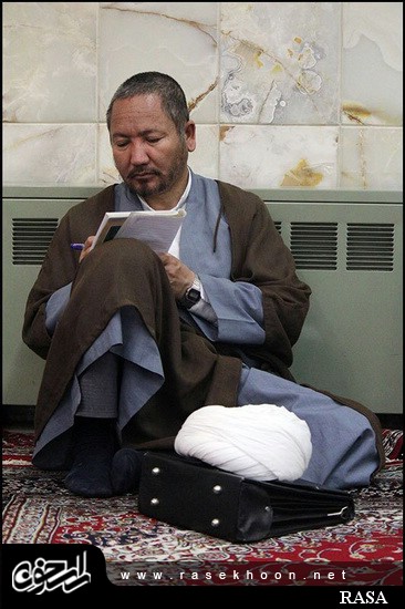 گزارش تصویری / درس خارج فقه آیت الله مظاهری در مدرسه صدر بازار اصفهان / درس خارج فقه آیت الله العظمی شیخ حسین مظاهری رئیس حوزه علمیه اصفهان در مدرسه صدر بازار اصفهان هر روز با حضور طلاب و روحانیون برگزار میگردد. 