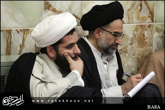 گزارش تصویری / درس خارج فقه آیت الله مظاهری در مدرسه صدر بازار اصفهان / درس خارج فقه آیت الله العظمی شیخ حسین مظاهری رئیس حوزه علمیه اصفهان در مدرسه صدر بازار اصفهان هر روز با حضور طلاب و روحانیون برگزار میگردد. 