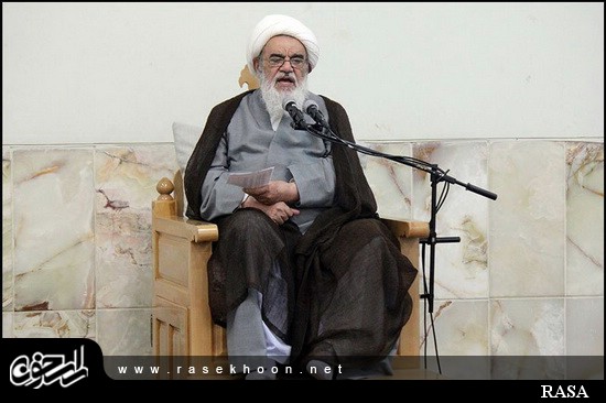 گزارش تصویری / درس خارج فقه آیت الله مظاهری در مدرسه صدر بازار اصفهان / درس خارج فقه آیت الله العظمی شیخ حسین مظاهری رئیس حوزه علمیه اصفهان در مدرسه صدر بازار اصفهان هر روز با حضور طلاب و روحانیون برگزار میگردد. 