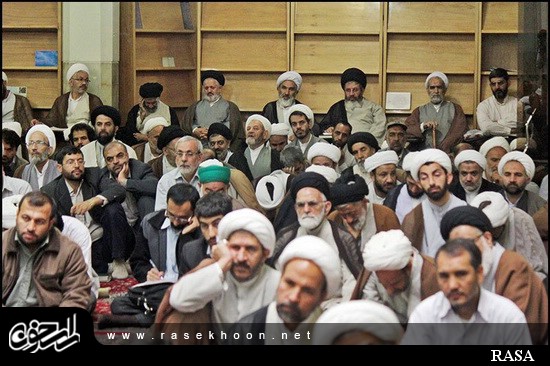 گزارش تصویری / درس خارج فقه آیت الله مظاهری در مدرسه صدر بازار اصفهان / درس خارج فقه آیت الله العظمی شیخ حسین مظاهری رئیس حوزه علمیه اصفهان در مدرسه صدر بازار اصفهان هر روز با حضور طلاب و روحانیون برگزار میگردد. 