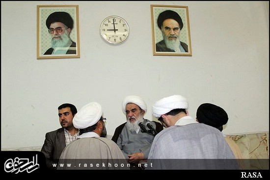 گزارش تصویری / درس خارج فقه آیت الله مظاهری در مدرسه صدر بازار اصفهان / درس خارج فقه آیت الله العظمی شیخ حسین مظاهری رئیس حوزه علمیه اصفهان در مدرسه صدر بازار اصفهان هر روز با حضور طلاب و روحانیون برگزار میگردد. 