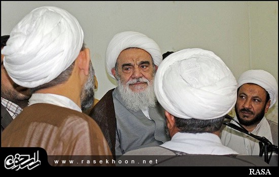 گزارش تصویری / درس خارج فقه آیت الله مظاهری در مدرسه صدر بازار اصفهان / درس خارج فقه آیت الله العظمی شیخ حسین مظاهری رئیس حوزه علمیه اصفهان در مدرسه صدر بازار اصفهان هر روز با حضور طلاب و روحانیون برگزار میگردد. 