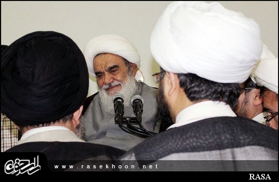 گزارش تصویری / درس خارج فقه آیت الله مظاهری در مدرسه صدر بازار اصفهان / درس خارج فقه آیت الله العظمی شیخ حسین مظاهری رئیس حوزه علمیه اصفهان در مدرسه صدر بازار اصفهان هر روز با حضور طلاب و روحانیون برگزار میگردد. 