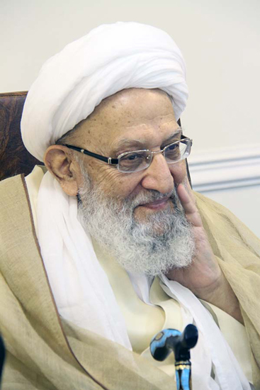 گزارش تصویری همراهی آیت الله مهدوی کنی با انقلاب و رهبری در گذر زمان گزارش تصویری / همراهی آیت الله مهدوی کنی با انقلاب و رهبری در گذر زمان / آیت الله محمد رضا مهدوی کنی رئیس مجلس خبرگان رهبری، عصر چهارشنبه پس از مراسم بیست و پنجمین سالگرد ارتحال امام (ره) بر اثر تشدید عارضه قلبی در بیمارستان بهمن بستری شدند. تصاویر، همراهی آیت الله مهدوی کنی با انقلاب و رهبری را در گذر زمان نشان می دهد.