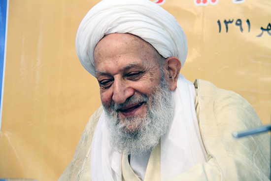 گزارش تصویری همراهی آیت الله مهدوی کنی با انقلاب و رهبری در گذر زمان گزارش تصویری / همراهی آیت الله مهدوی کنی با انقلاب و رهبری در گذر زمان / آیت الله محمد رضا مهدوی کنی رئیس مجلس خبرگان رهبری، عصر چهارشنبه پس از مراسم بیست و پنجمین سالگرد ارتحال امام (ره) بر اثر تشدید عارضه قلبی در بیمارستان بهمن بستری شدند. تصاویر، همراهی آیت الله مهدوی کنی با انقلاب و رهبری را در گذر زمان نشان می دهد.