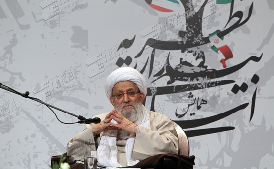 گزارش تصویری همراهی آیت الله مهدوی کنی با انقلاب و رهبری در گذر زمان گزارش تصویری / همراهی آیت الله مهدوی کنی با انقلاب و رهبری در گذر زمان / آیت الله محمد رضا مهدوی کنی رئیس مجلس خبرگان رهبری، عصر چهارشنبه پس از مراسم بیست و پنجمین سالگرد ارتحال امام (ره) بر اثر تشدید عارضه قلبی در بیمارستان بهمن بستری شدند. تصاویر، همراهی آیت الله مهدوی کنی با انقلاب و رهبری را در گذر زمان نشان می دهد.