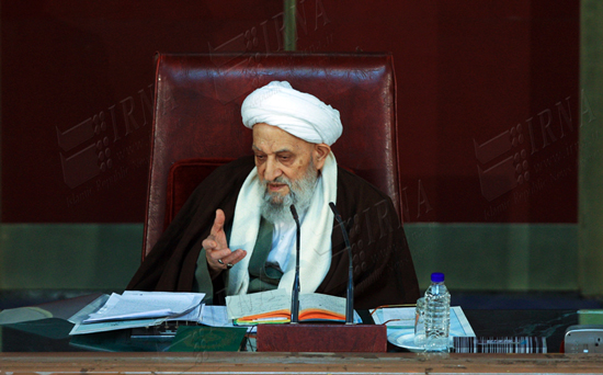 گزارش تصویری همراهی آیت الله مهدوی کنی با انقلاب و رهبری در گذر زمان گزارش تصویری / همراهی آیت الله مهدوی کنی با انقلاب و رهبری در گذر زمان / آیت الله محمد رضا مهدوی کنی رئیس مجلس خبرگان رهبری، عصر چهارشنبه پس از مراسم بیست و پنجمین سالگرد ارتحال امام (ره) بر اثر تشدید عارضه قلبی در بیمارستان بهمن بستری شدند. تصاویر، همراهی آیت الله مهدوی کنی با انقلاب و رهبری را در گذر زمان نشان می دهد.