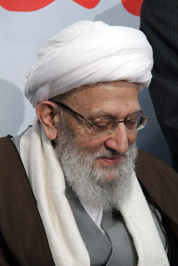 گزارش تصویری همراهی آیت الله مهدوی کنی با انقلاب و رهبری در گذر زمان گزارش تصویری / همراهی آیت الله مهدوی کنی با انقلاب و رهبری در گذر زمان / آیت الله محمد رضا مهدوی کنی رئیس مجلس خبرگان رهبری، عصر چهارشنبه پس از مراسم بیست و پنجمین سالگرد ارتحال امام (ره) بر اثر تشدید عارضه قلبی در بیمارستان بهمن بستری شدند. تصاویر، همراهی آیت الله مهدوی کنی با انقلاب و رهبری را در گذر زمان نشان می دهد.