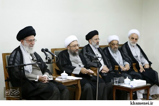 گزارش تصویری / دیدار رئیس و مسئولان قوه قضائیه با رهبر معظم انقلاب اسلامی / در نخستین روز از هفته قوه قضائیه، رئیس و مسئولان دستگاه قضایی صبح امروز با امام خامنه ای رهبر معظم انقلاب اسلامی دیدار کردند.