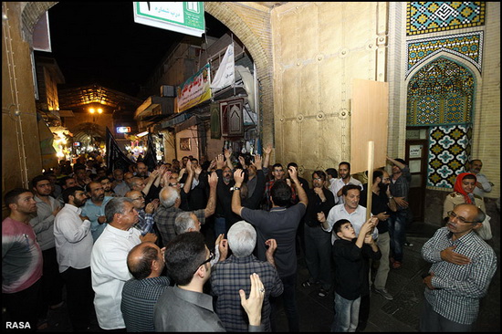 گزارش تصویری / مراسم شب شهادت حضرت عبدالعظیم حسنی(علیه السلام) در شهر ری / همزمان با پانزدهم ماه شوال المکرّم در سالروز شهادت حضرت عبدالعظیم حسنی (علیه السلام) در جوار آستان مقدس حضرت عبدالعظیم الحسنی (علیه السلام) مراسم سالروز شهادت این حضرت دوشنبه شب با سخنرانی و مرثیه سرائی ذاکر اهل بیت عصمت و طهارت علیهم السلام برگزار گردید.