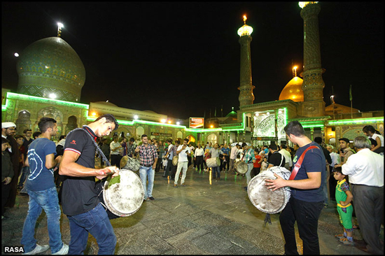 گزارش تصویری / مراسم شب شهادت حضرت عبدالعظیم حسنی(علیه السلام) در شهر ری / همزمان با پانزدهم ماه شوال المکرّم در سالروز شهادت حضرت عبدالعظیم حسنی (علیه السلام) در جوار آستان مقدس حضرت عبدالعظیم الحسنی (علیه السلام) مراسم سالروز شهادت این حضرت دوشنبه شب با سخنرانی و مرثیه سرائی ذاکر اهل بیت عصمت و طهارت علیهم السلام برگزار گردید.