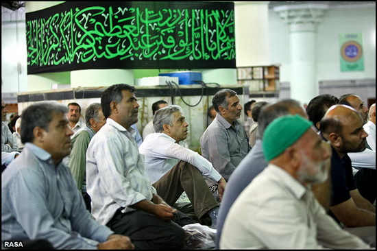 گزارش تصویری / مراسم شب شهادت حضرت عبدالعظیم حسنی(علیه السلام) در شهر ری / همزمان با پانزدهم ماه شوال المکرّم در سالروز شهادت حضرت عبدالعظیم حسنی (علیه السلام) در جوار آستان مقدس حضرت عبدالعظیم الحسنی (علیه السلام) مراسم سالروز شهادت این حضرت دوشنبه شب با سخنرانی و مرثیه سرائی ذاکر اهل بیت عصمت و طهارت علیهم السلام برگزار گردید.