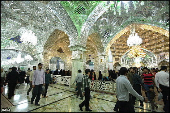 گزارش تصویری / مراسم شب شهادت حضرت عبدالعظیم حسنی(علیه السلام) در شهر ری / همزمان با پانزدهم ماه شوال المکرّم در سالروز شهادت حضرت عبدالعظیم حسنی (علیه السلام) در جوار آستان مقدس حضرت عبدالعظیم الحسنی (علیه السلام) مراسم سالروز شهادت این حضرت دوشنبه شب با سخنرانی و مرثیه سرائی ذاکر اهل بیت عصمت و طهارت علیهم السلام برگزار گردید.