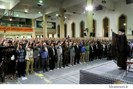 گزارش تصویری / دیدار جمعی از دانشجویان با رهبر معظم انقلاب /جمعی از دانشجویان دانشگاه‌های کشور و نمایندگان تشکل‌های دانشجویی عصر شنبه بیستم تیرماه با امام خامنه ای رهبر معظم انقلاب اسلامی دیدار و گفتگو کردند.