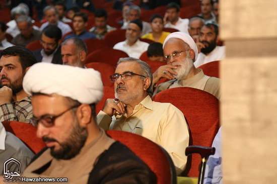 گزارش تصویری / همایش تکریم و بزرگداشت امامزاده سید علی(ع) از نوادگان حضرت عباس(ع) در قم / همایش تکریم و بزرگداشت امامزاده سید علی (ع) از نوادگان حضرت ابوالفضل العباس (ع) در سالن اجتماعات امامزاده شاه سید علی (ع) قم برگزارشد.علی محمدی نماینده ولی‌فقیه در سازمان اوقاف و امور خیریه کشور، حجت‌الاسلام والمسلمین سید اسماعیل حسینی‌مقدم مدیرکل اوقاف و امور خیریه قم و حجت‌الاسلام احمد عابدی رئیس دانشگاه علوم و معارف قرآن کریم از جمله مهمانان و سخنرانان این مراسم بودند.در بخش پایانی این مراسم از خادمان افتخاری و کسانی که در طول سال به زائران امامزاده شاه سید علی (ع) خدمت کرده بودند تقدیر و تجلیل صورت گرفت.