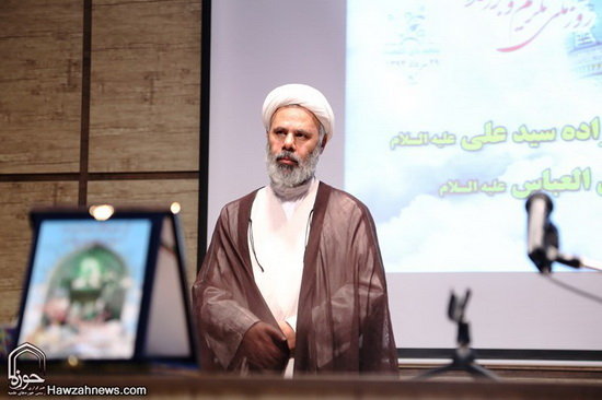 گزارش تصویری / همایش تکریم و بزرگداشت امامزاده سید علی(ع) از نوادگان حضرت عباس(ع) در قم / همایش تکریم و بزرگداشت امامزاده سید علی (ع) از نوادگان حضرت ابوالفضل العباس (ع) در سالن اجتماعات امامزاده شاه سید علی (ع) قم برگزارشد.علی محمدی نماینده ولی‌فقیه در سازمان اوقاف و امور خیریه کشور، حجت‌الاسلام والمسلمین سید اسماعیل حسینی‌مقدم مدیرکل اوقاف و امور خیریه قم و حجت‌الاسلام احمد عابدی رئیس دانشگاه علوم و معارف قرآن کریم از جمله مهمانان و سخنرانان این مراسم بودند.در بخش پایانی این مراسم از خادمان افتخاری و کسانی که در طول سال به زائران امامزاده شاه سید علی (ع) خدمت کرده بودند تقدیر و تجلیل صورت گرفت.