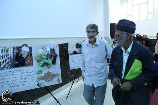 گزارش تصویری / همایش تکریم و بزرگداشت امامزاده سید علی(ع) از نوادگان حضرت عباس(ع) در قم / همایش تکریم و بزرگداشت امامزاده سید علی (ع) از نوادگان حضرت ابوالفضل العباس (ع) در سالن اجتماعات امامزاده شاه سید علی (ع) قم برگزارشد.علی محمدی نماینده ولی‌فقیه در سازمان اوقاف و امور خیریه کشور، حجت‌الاسلام والمسلمین سید اسماعیل حسینی‌مقدم مدیرکل اوقاف و امور خیریه قم و حجت‌الاسلام احمد عابدی رئیس دانشگاه علوم و معارف قرآن کریم از جمله مهمانان و سخنرانان این مراسم بودند.در بخش پایانی این مراسم از خادمان افتخاری و کسانی که در طول سال به زائران امامزاده شاه سید علی (ع) خدمت کرده بودند تقدیر و تجلیل صورت گرفت.