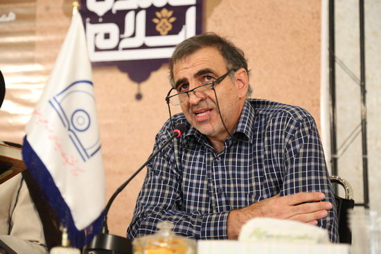 گزارش تصویری / نشست خبری همایش بین المللی دولت، تمدن اسلامی / صبح امروز حجت‌الاسلام والمسلمین دکتر سید احمد سجادی رئیس همایش بین المللی دولت، تمدن اسلامی در نشست خبری با اصحاب رسانه به همراه دکتر چلونگر و دکتر ریاحی دبیر علمی و اجرایی همایش بین المللی دولت، تمدن اسلامی به تشریح اهداف برگزاری این همایش پرداختند.