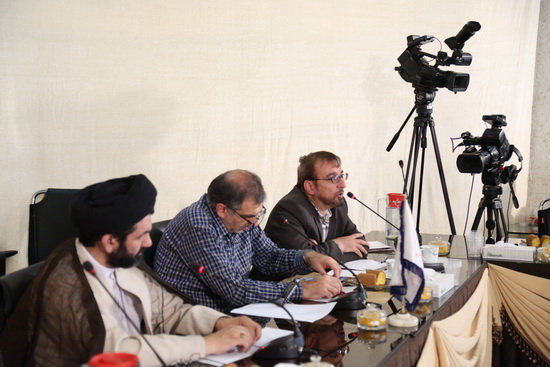 گزارش تصویری / نشست خبری همایش بین المللی دولت، تمدن اسلامی / صبح امروز حجت‌الاسلام والمسلمین دکتر سید احمد سجادی رئیس همایش بین المللی دولت، تمدن اسلامی در نشست خبری با اصحاب رسانه به همراه دکتر چلونگر و دکتر ریاحی دبیر علمی و اجرایی همایش بین المللی دولت، تمدن اسلامی به تشریح اهداف برگزاری این همایش پرداختند.