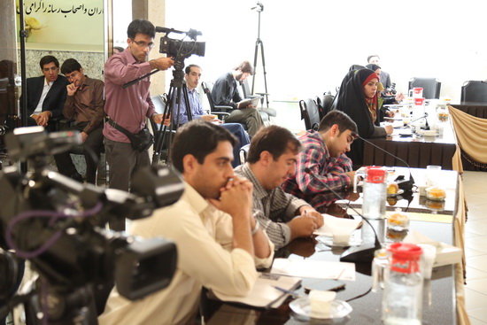 گزارش تصویری / نشست خبری همایش بین المللی دولت، تمدن اسلامی / صبح امروز حجت‌الاسلام والمسلمین دکتر سید احمد سجادی رئیس همایش بین المللی دولت، تمدن اسلامی در نشست خبری با اصحاب رسانه به همراه دکتر چلونگر و دکتر ریاحی دبیر علمی و اجرایی همایش بین المللی دولت، تمدن اسلامی به تشریح اهداف برگزاری این همایش پرداختند.