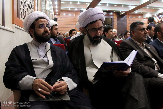 گزارش تصویری / آئین غبار روبی امامزاده حسین بن موسی کاظم (ع) / مراسم غبار روبی امامزاده حسین بن موسی کاظم (ع) و افتتاحیه کنگره ملی امامزادگان با محوریت حسین بن موسی الکاظم روز سه شنبه با حضور حجت الاسلام علی محمدی نماینده ولی فقیه و رئیس سازمان اوقاف و امور خیریه در طبس برگزار شد.